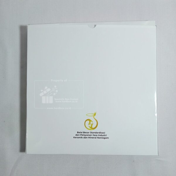 Packaging Box Untuk Kalender Berbahan Softbox Dengan Model dan Desain Custom 8