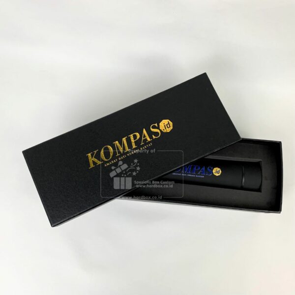 Packaging Hardbox Untuk Botol Tumbler Dengan Busa dan Logo Gold Foil 1