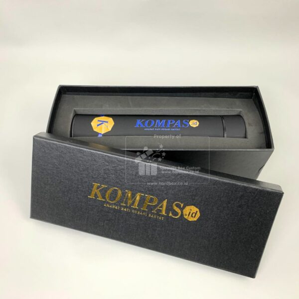Packaging Hardbox Untuk Botol Tumbler Dengan Busa dan Logo Gold Foil 2