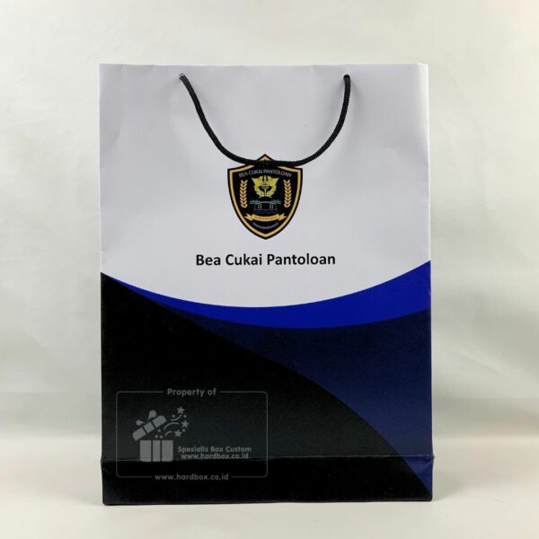 Packaging Paperbag Dengan Tali Custom Desain Grafis dan Logo 6