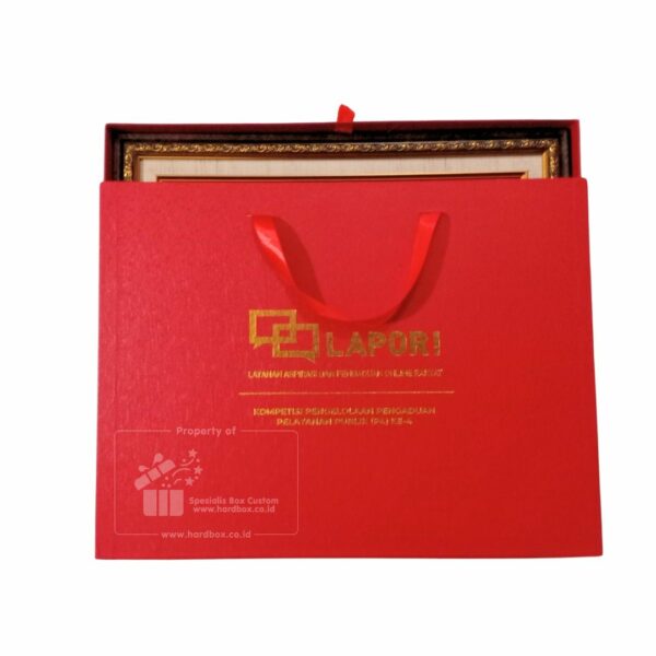 Packaging Berbahan Hardbox Dengan Model Geser Dilengkapi Tali 3