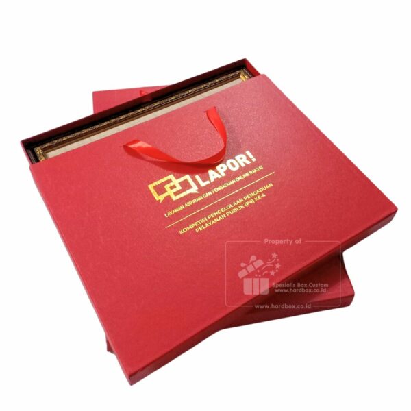 Packaging Berbahan Hardbox Dengan Model Geser Dilengkapi Tali 4