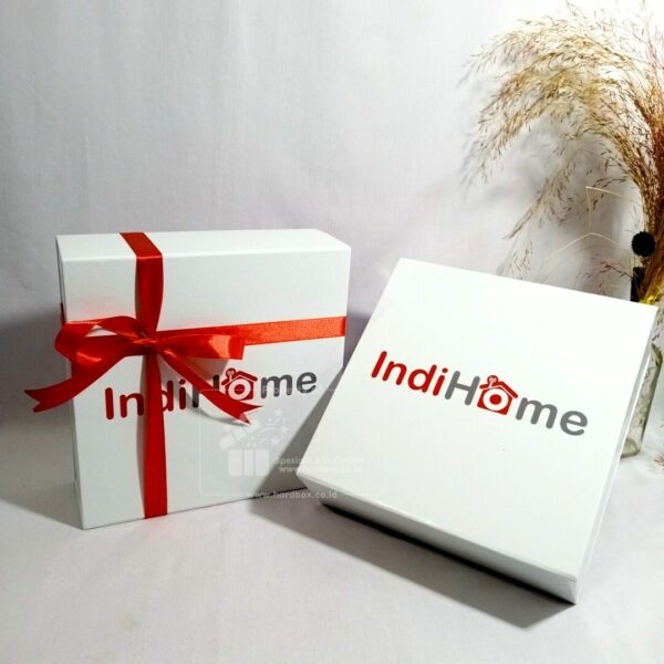 Packaging Berbahan Hardbox Dengan Model Geser dan Terdapat Sekat Dibagian Dalam 2