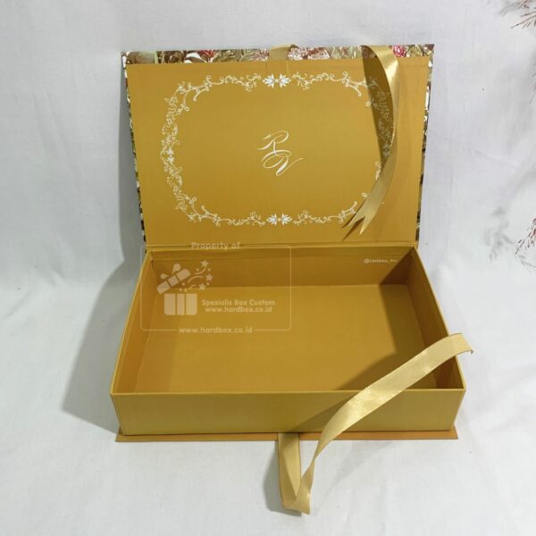 Packaging Berbahan Hardbox Dilengkapi Paperbag Custom 5