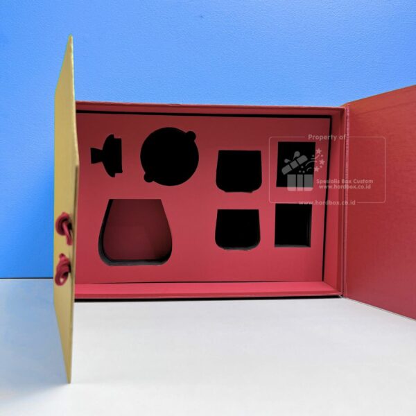 Packaging Hardbox Mekanisme Pembukaan Model Buku Dengan Desain Logo Custom (10)
