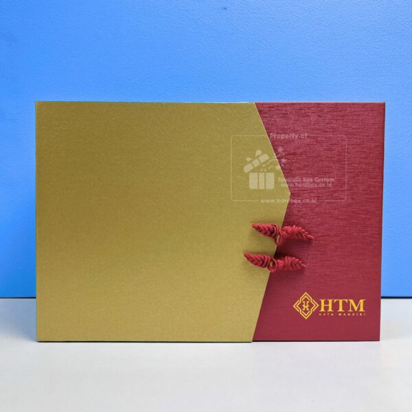 Packaging Hardbox Mekanisme Pembukaan Model Buku Dengan Desain Logo Custom (11)