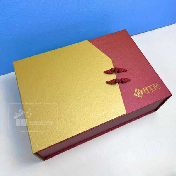 Packaging Hardbox Mekanisme Pembukaan Model Buku Dengan Desain Logo Custom (12)