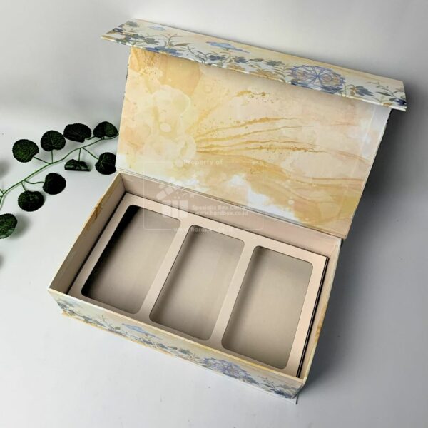 Packaging Berbahan Hardbox Model Magnet Dengan Sekat Pada Bagian Dalam (6)